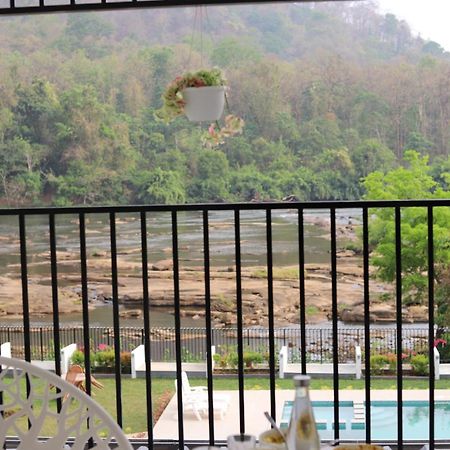 Seeheim Resorts Athirappilly Exterior foto