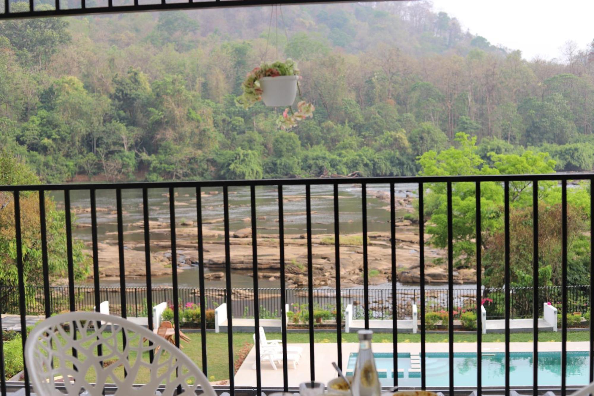 Seeheim Resorts Athirappilly Exterior foto